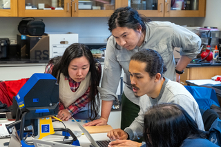 Yale students operate pXRF