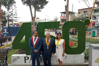 Professor Burger is decorated by the municipality