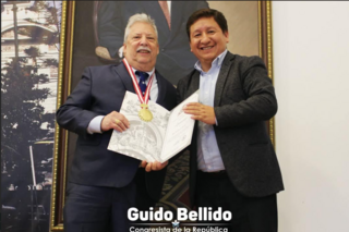 Richard Burger awarded by Peruvian congress