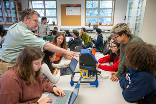 Frahm demonstrates the pXRF